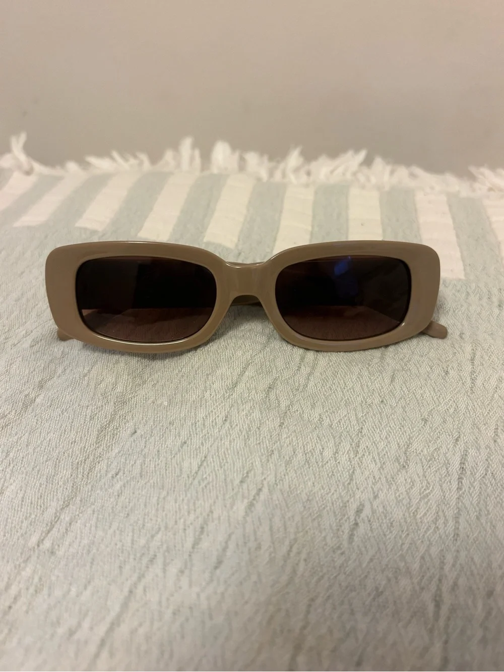 Vince Camuto Beige Rectangular Sunglasses with Brown Lenses
